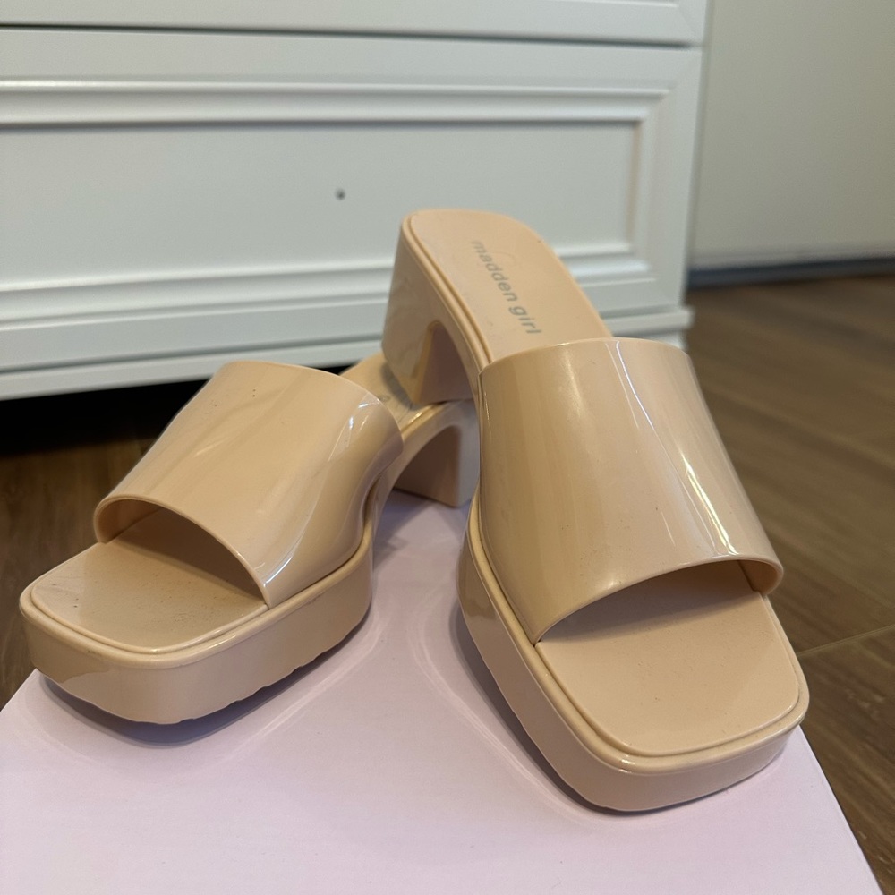 Heels - Picture 2 of 2
